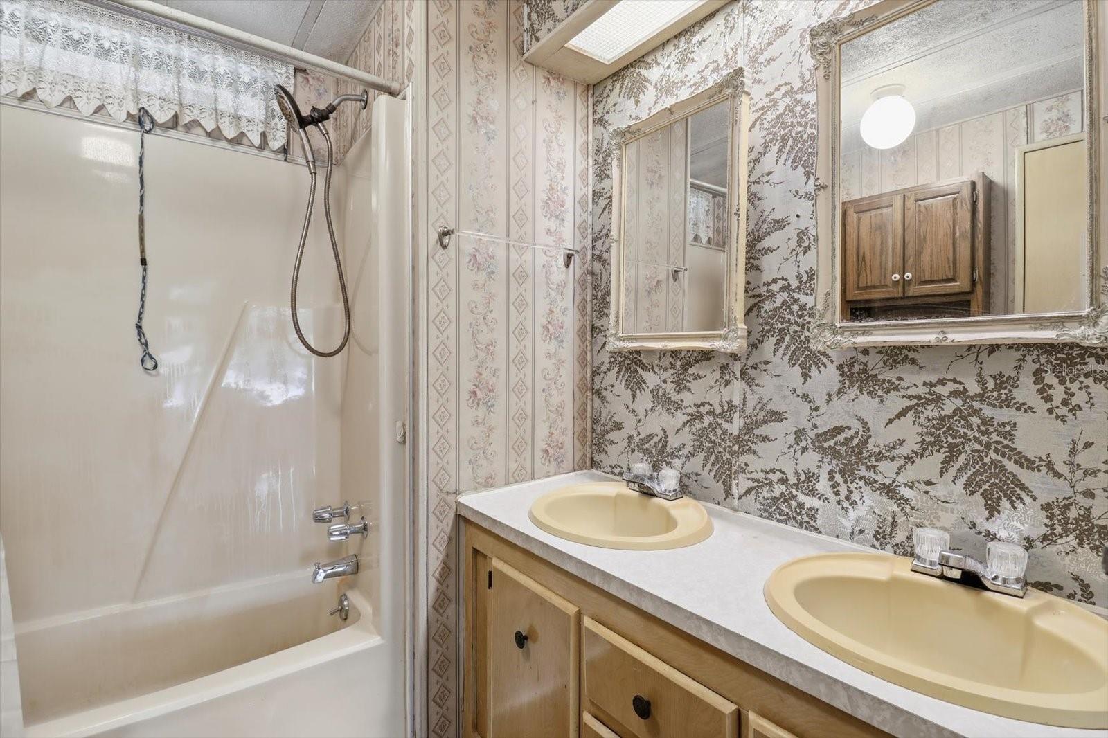 AERO ESTATES/CRYSTAL CREST - Residential