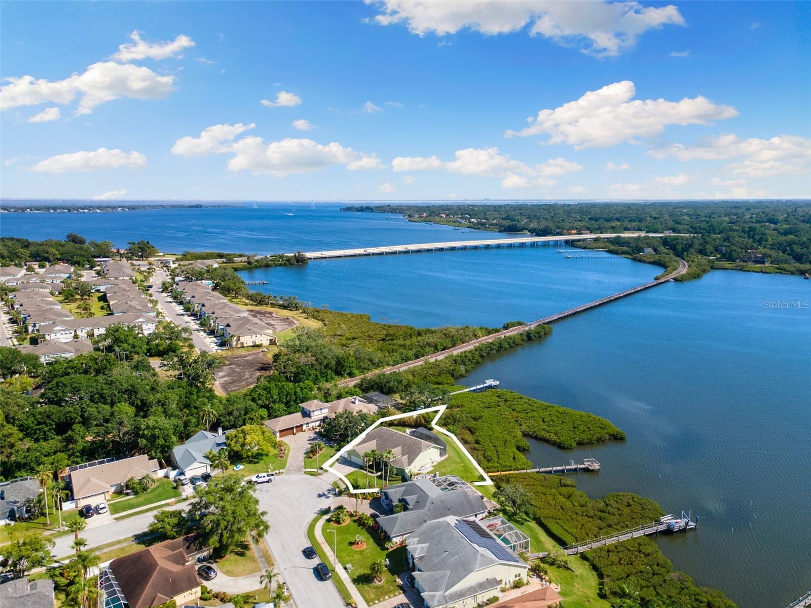 BAYS END - Residential