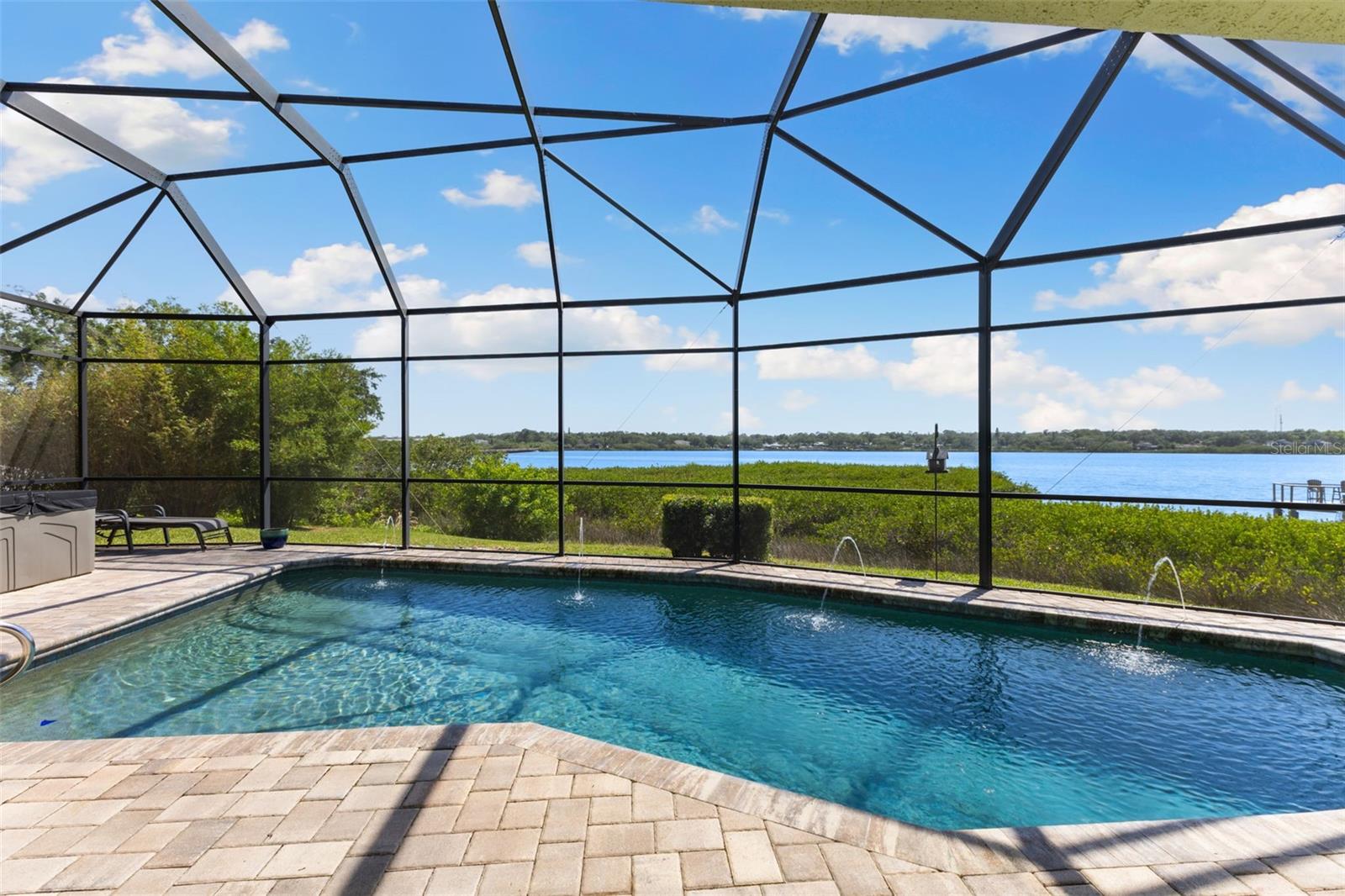 BAYS END - Residential