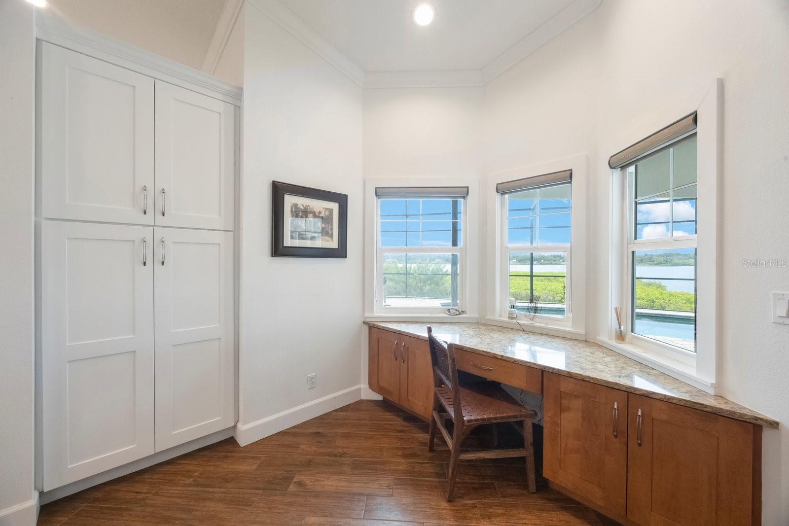 BAYS END - Residential