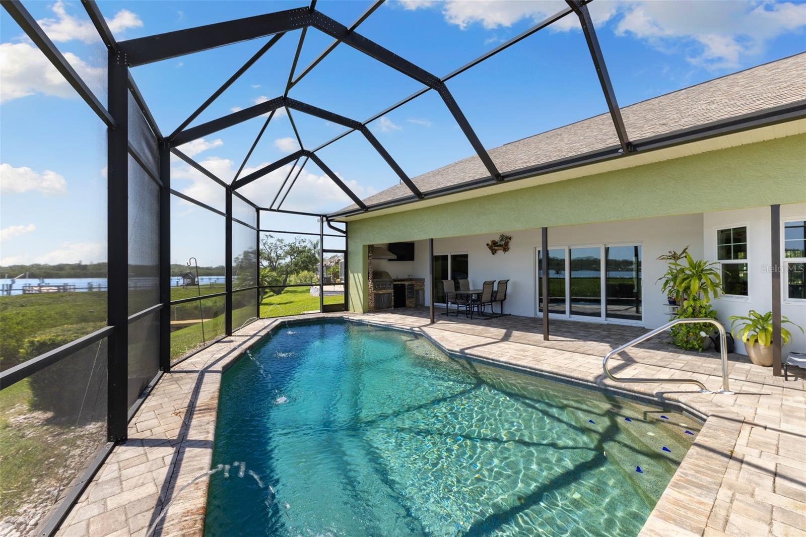 BAYS END - Residential