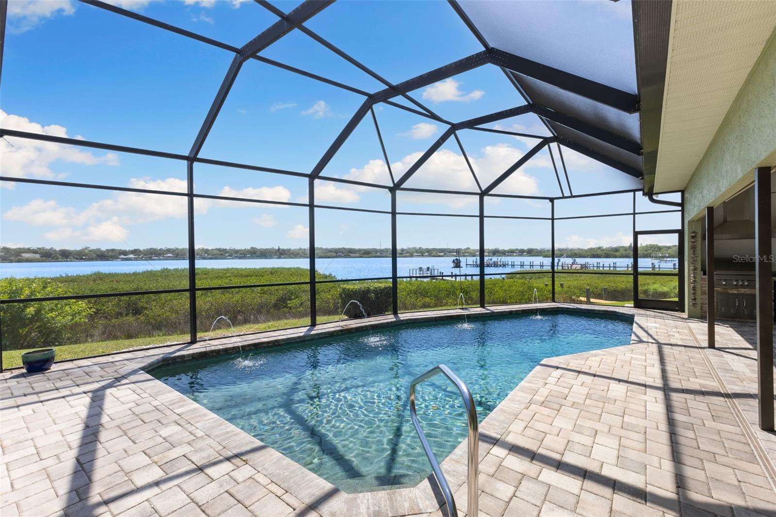 BAYS END - Residential