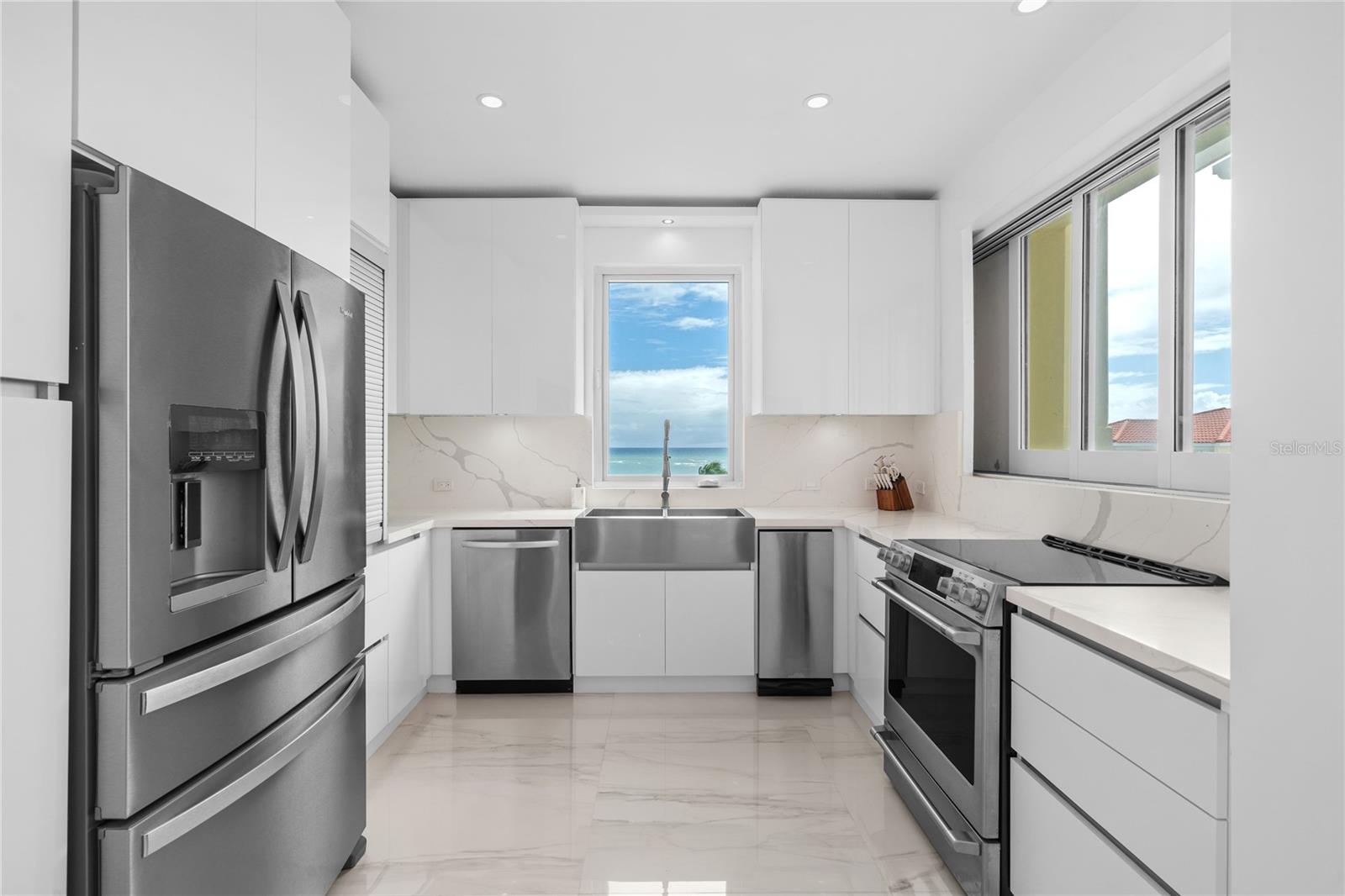 400 OCEAN DRIVE 453