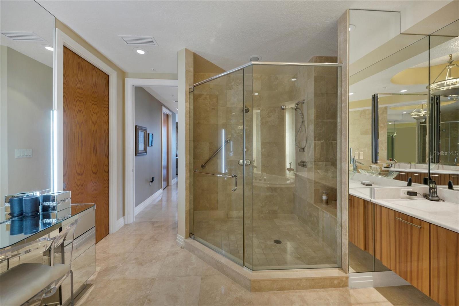 THE SAVOY ON PALM - Residential