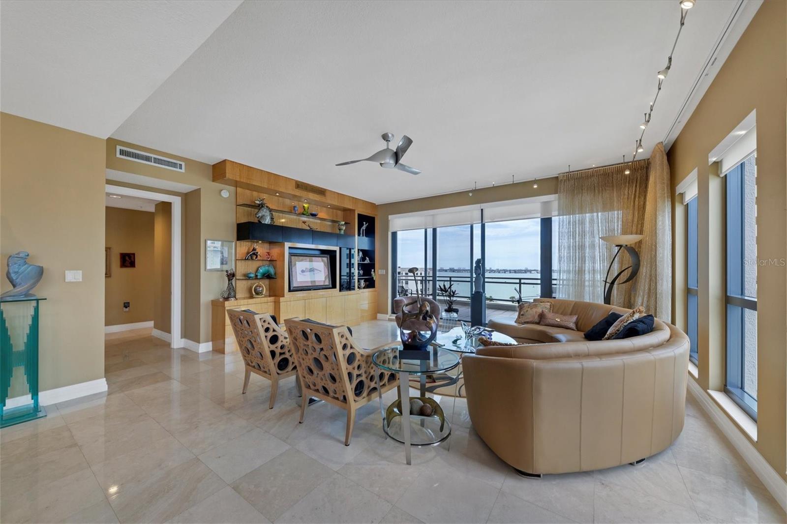 THE SAVOY ON PALM - Residential