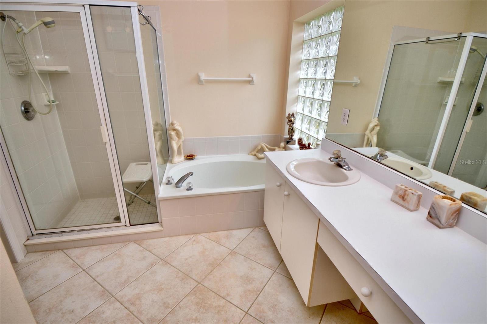 WATERS EDGE PH 08 - Residential