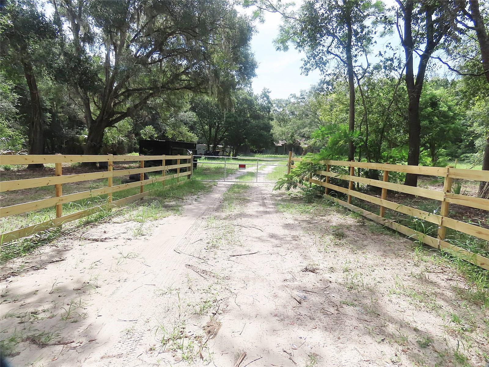 HILLTOP SORRENTO - Land