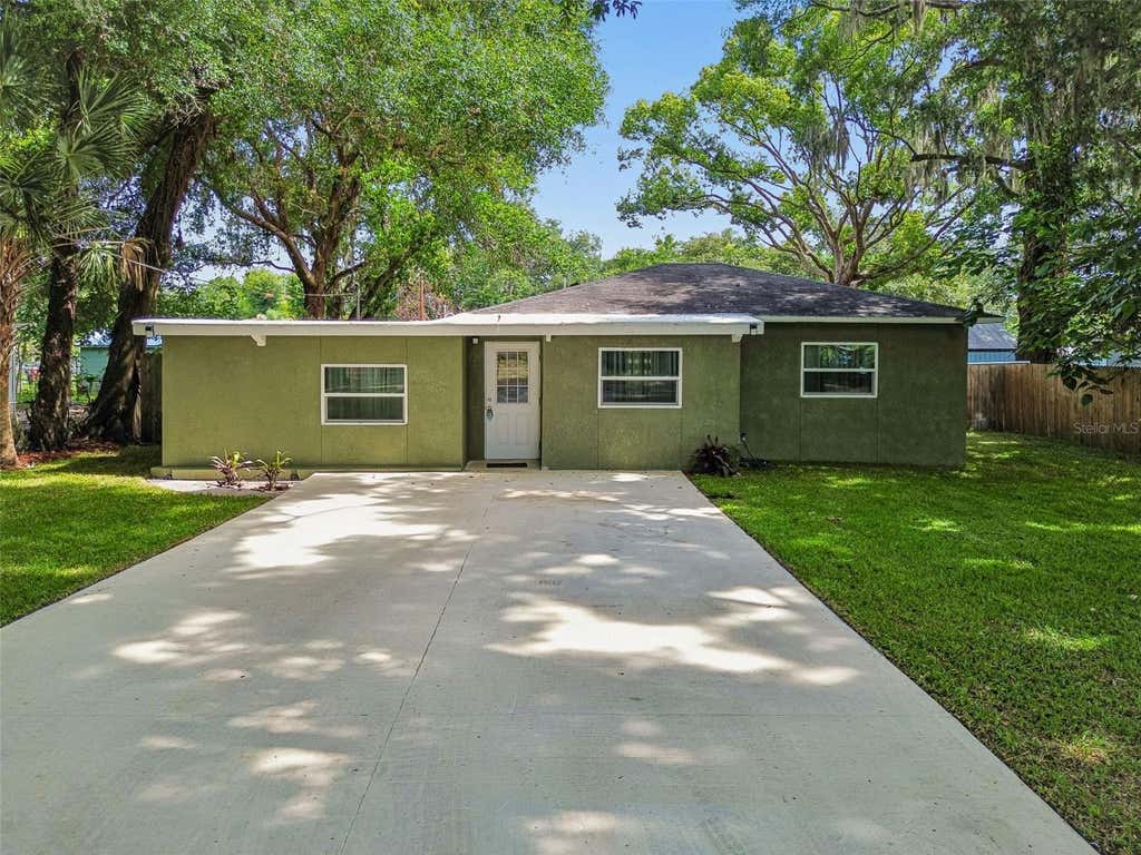 Photo of 804 Valencia Road, Plant City, FL 33563 (MLS # TB8519400)