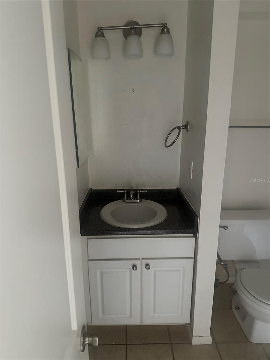 HAWTHORNE RESERVE - Residential Lease