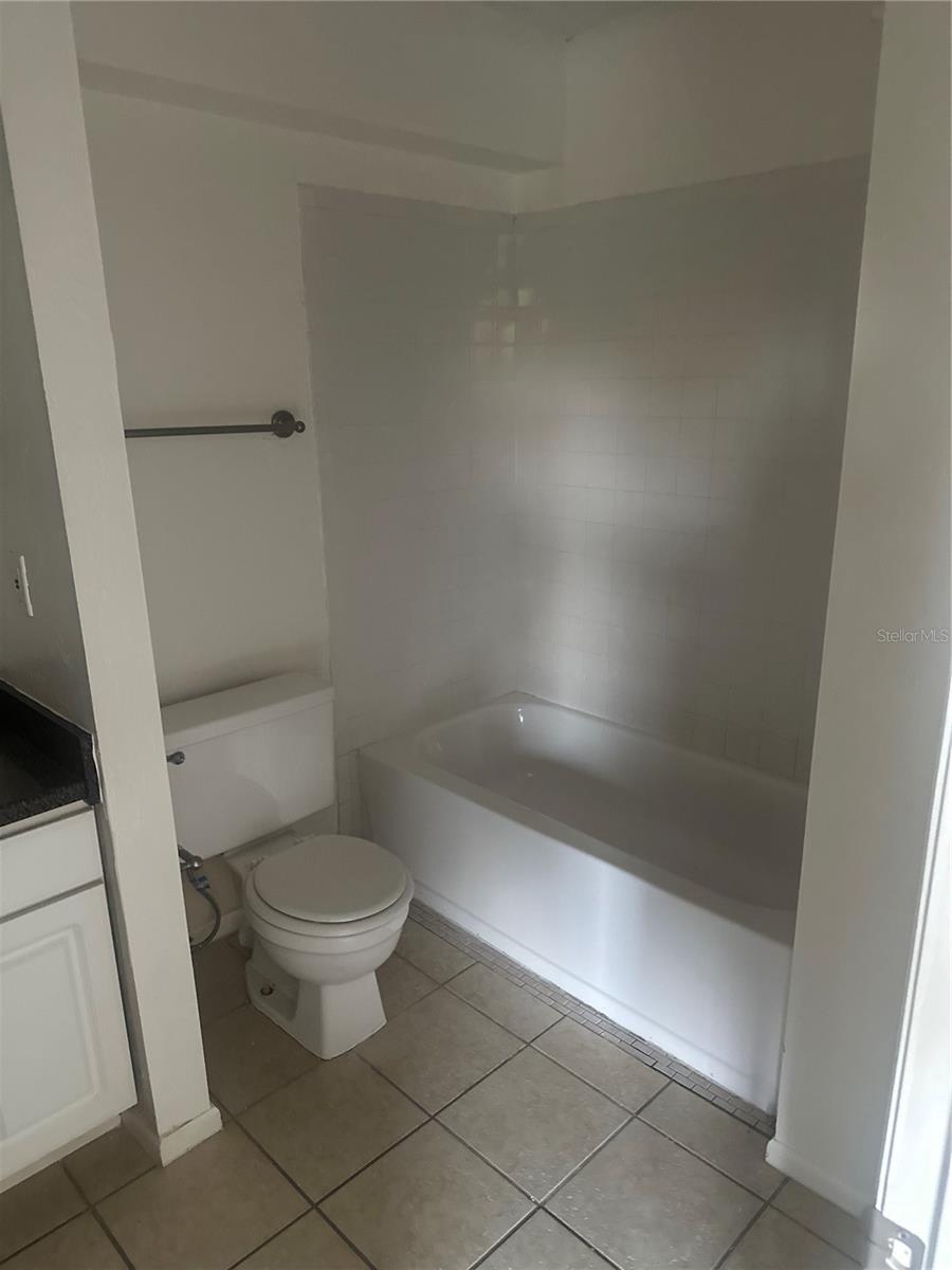 HAWTHORNE RESERVE - Residential Lease