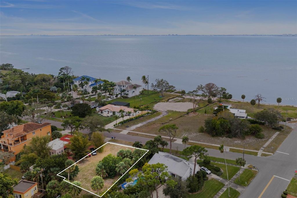 Photo of 7511 Westmoreland Drive, Sarasota, FL 34243 (MLS # A4680132)