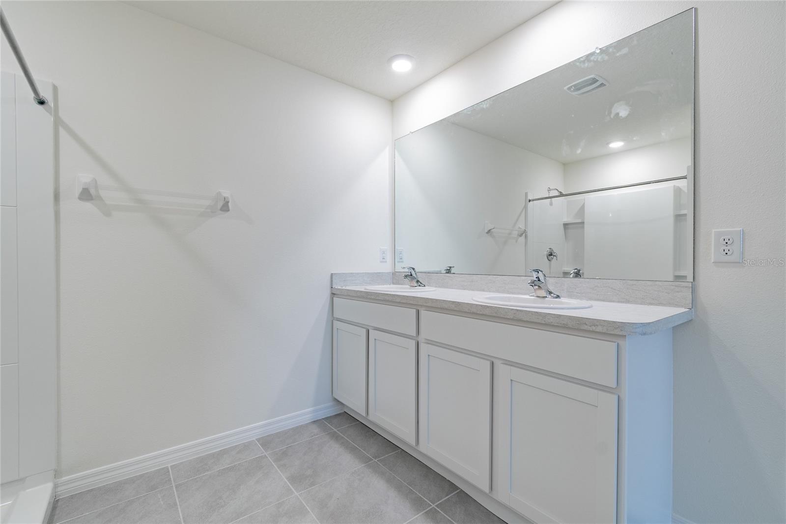 BROOKSIDE ESTATES - Residential Lease