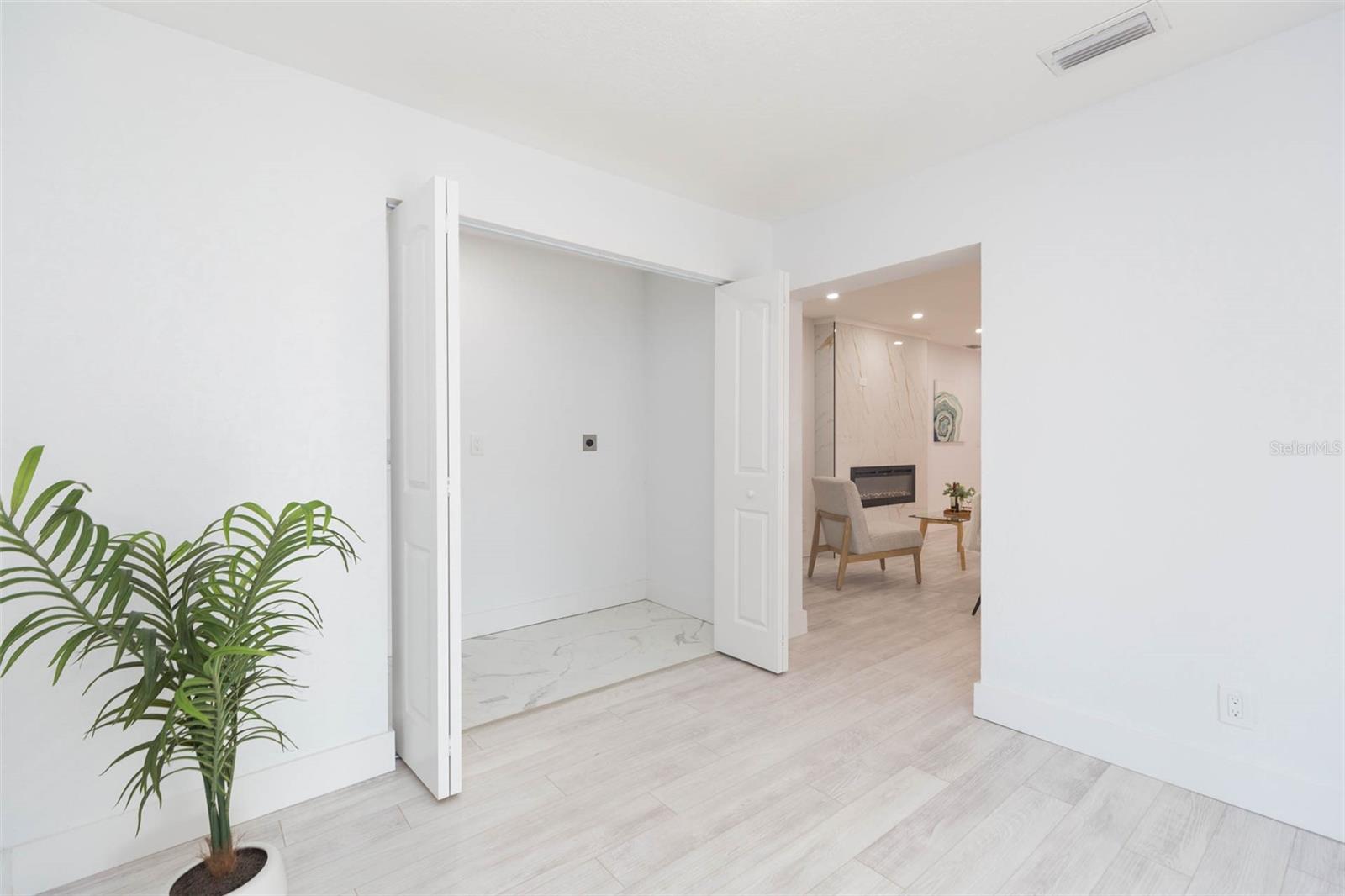 BAY CREST PARK UNIT 04 - Residential