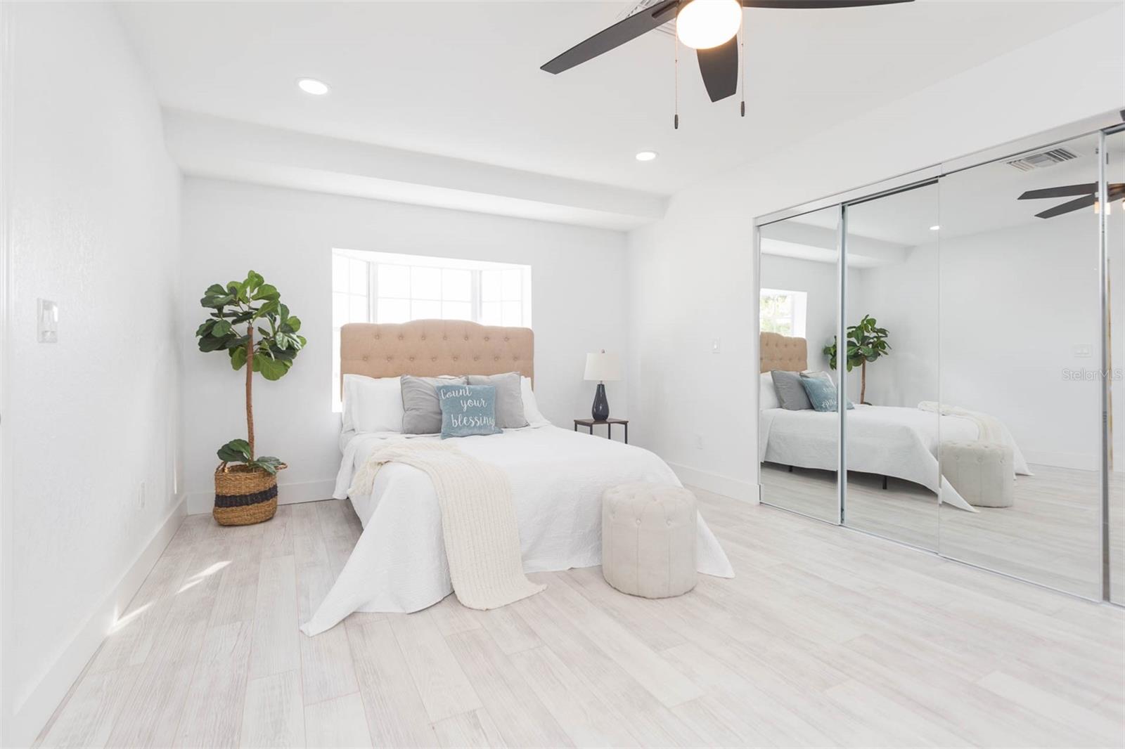 BAY CREST PARK UNIT 04 - Residential