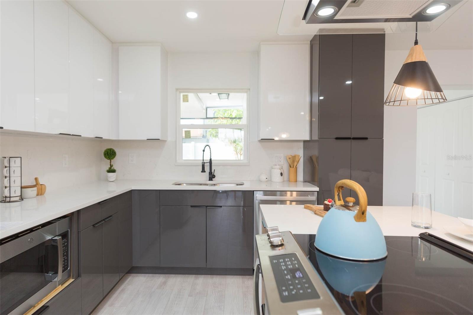 BAY CREST PARK UNIT 04 - Residential