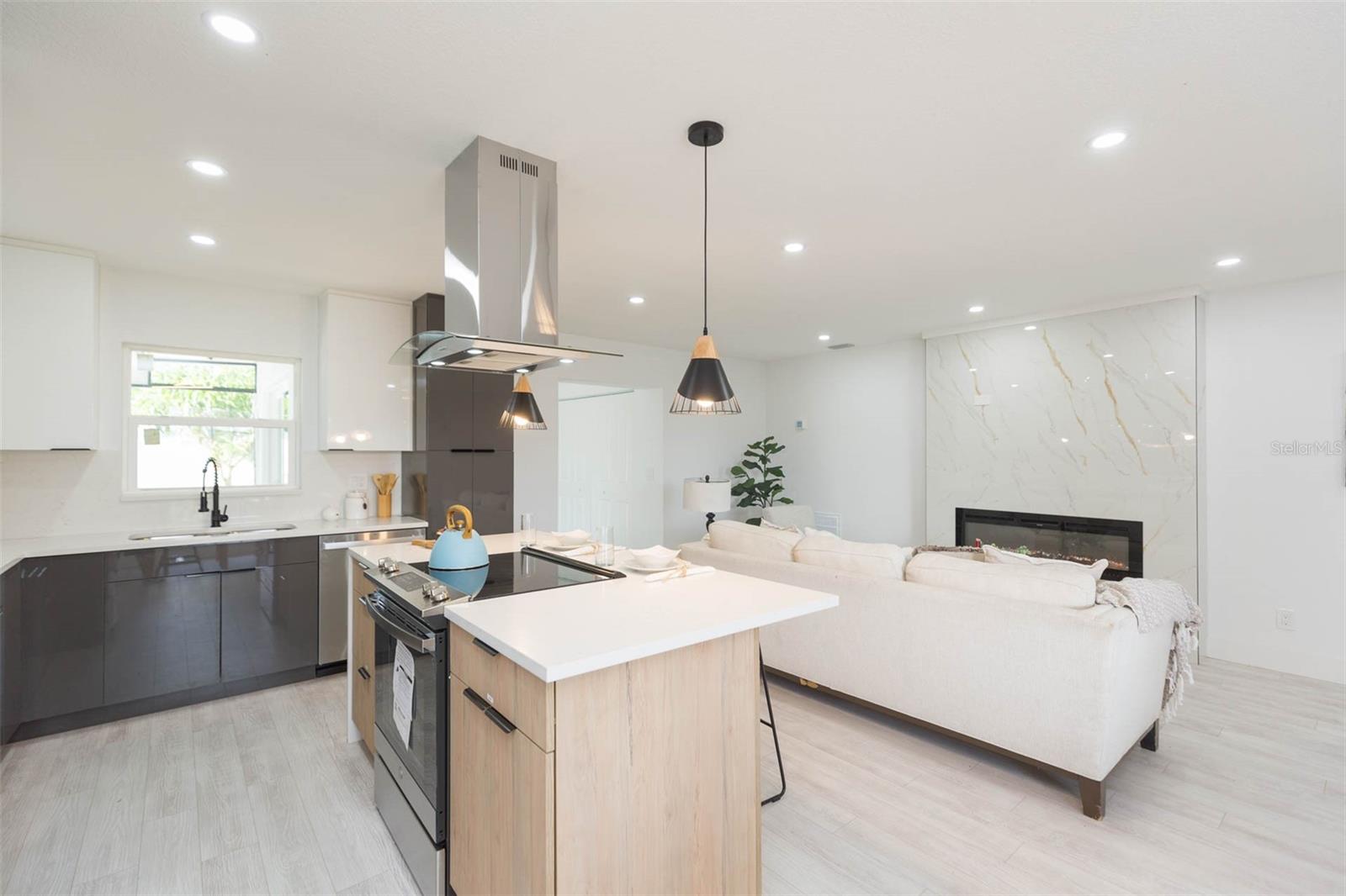 BAY CREST PARK UNIT 04 - Residential