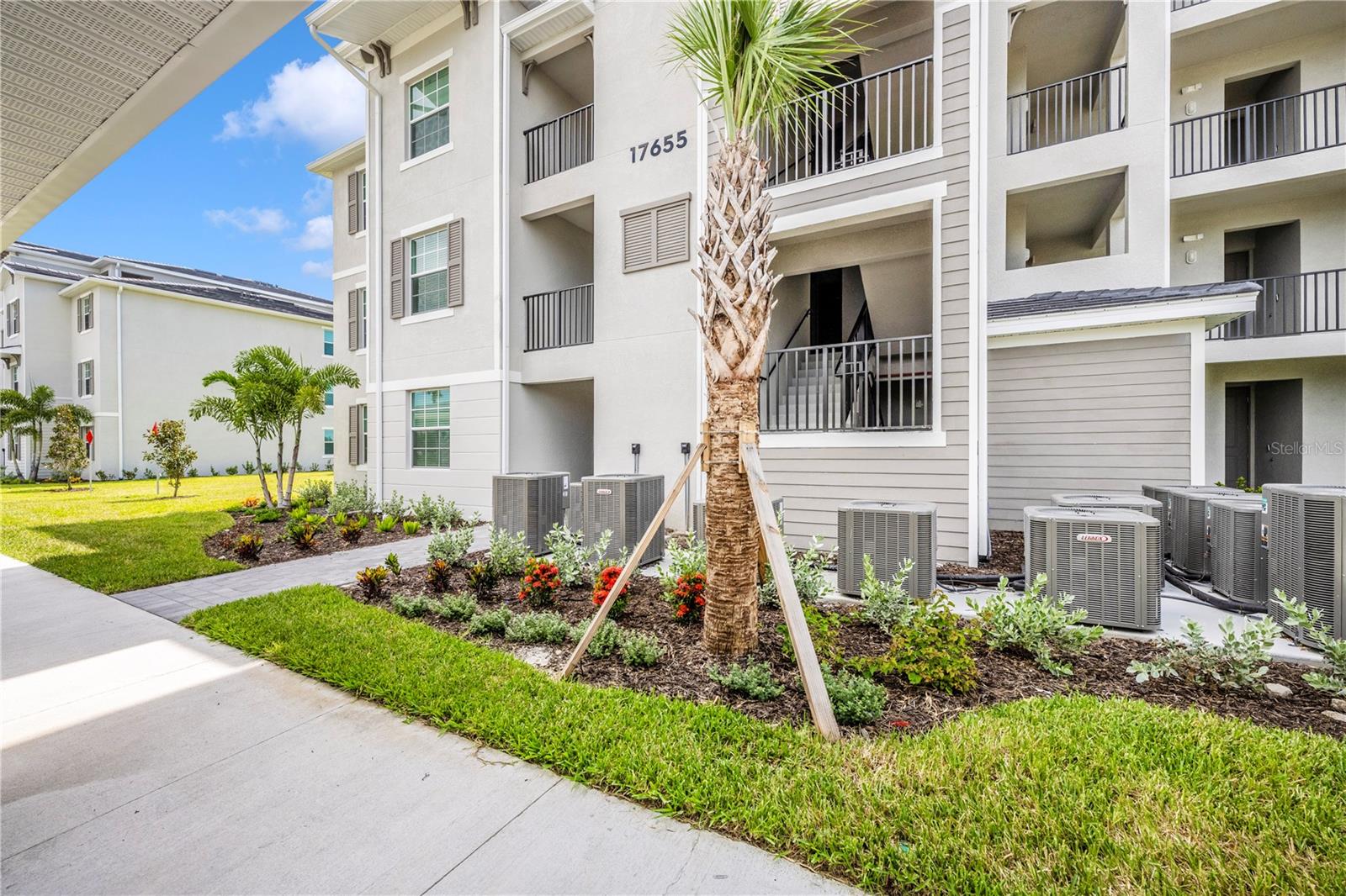 WELLEN PARK GOLF & COUNTRY CLUB - Residential Lease