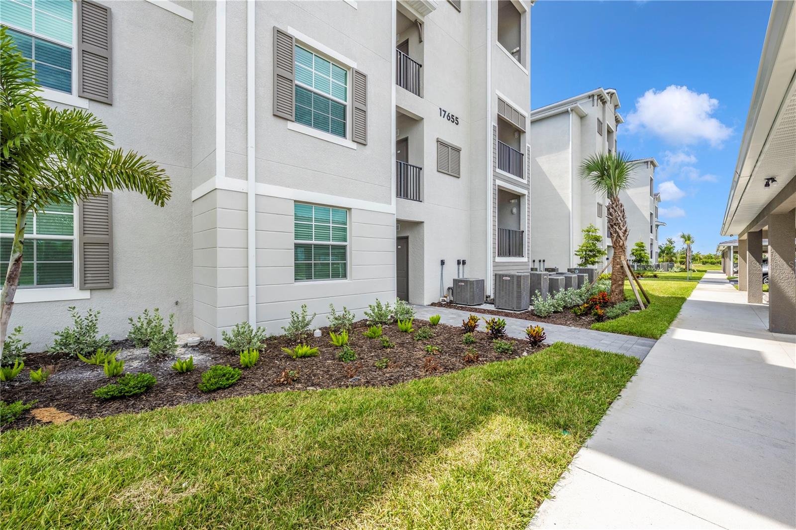 WELLEN PARK GOLF & COUNTRY CLUB - Residential Lease