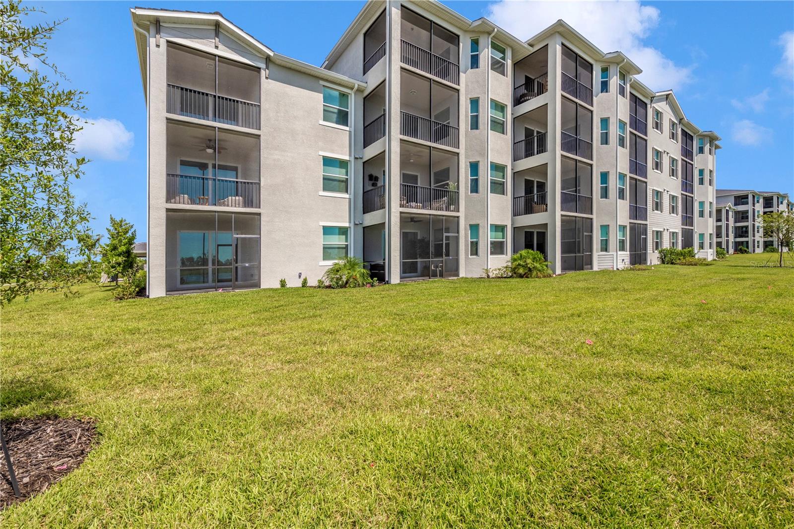 WELLEN PARK GOLF & COUNTRY CLUB - Residential Lease