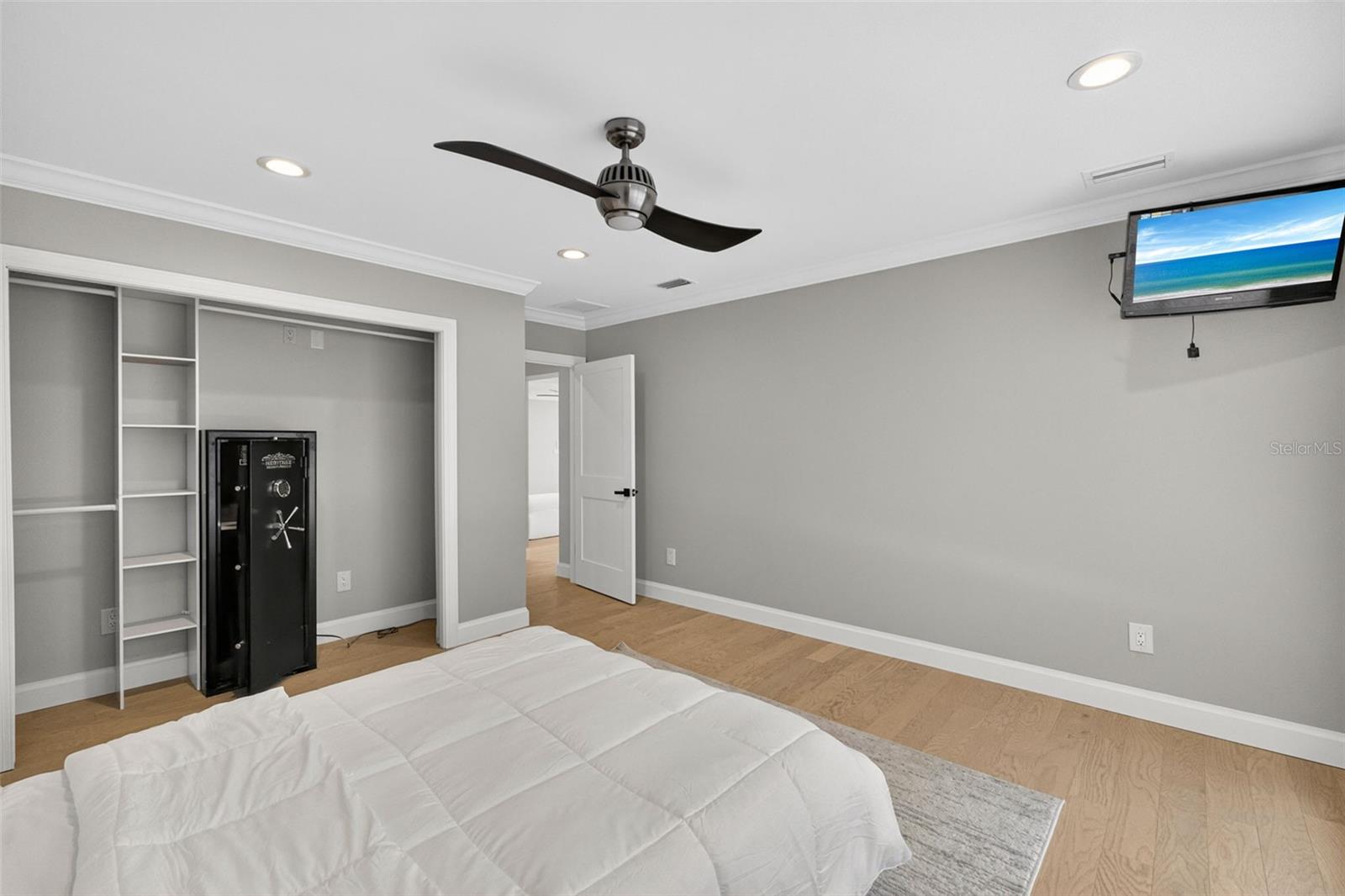 SARA SANDS - Residential