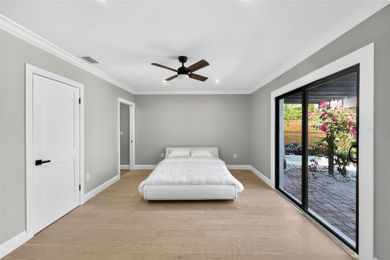 SARA SANDS - Residential