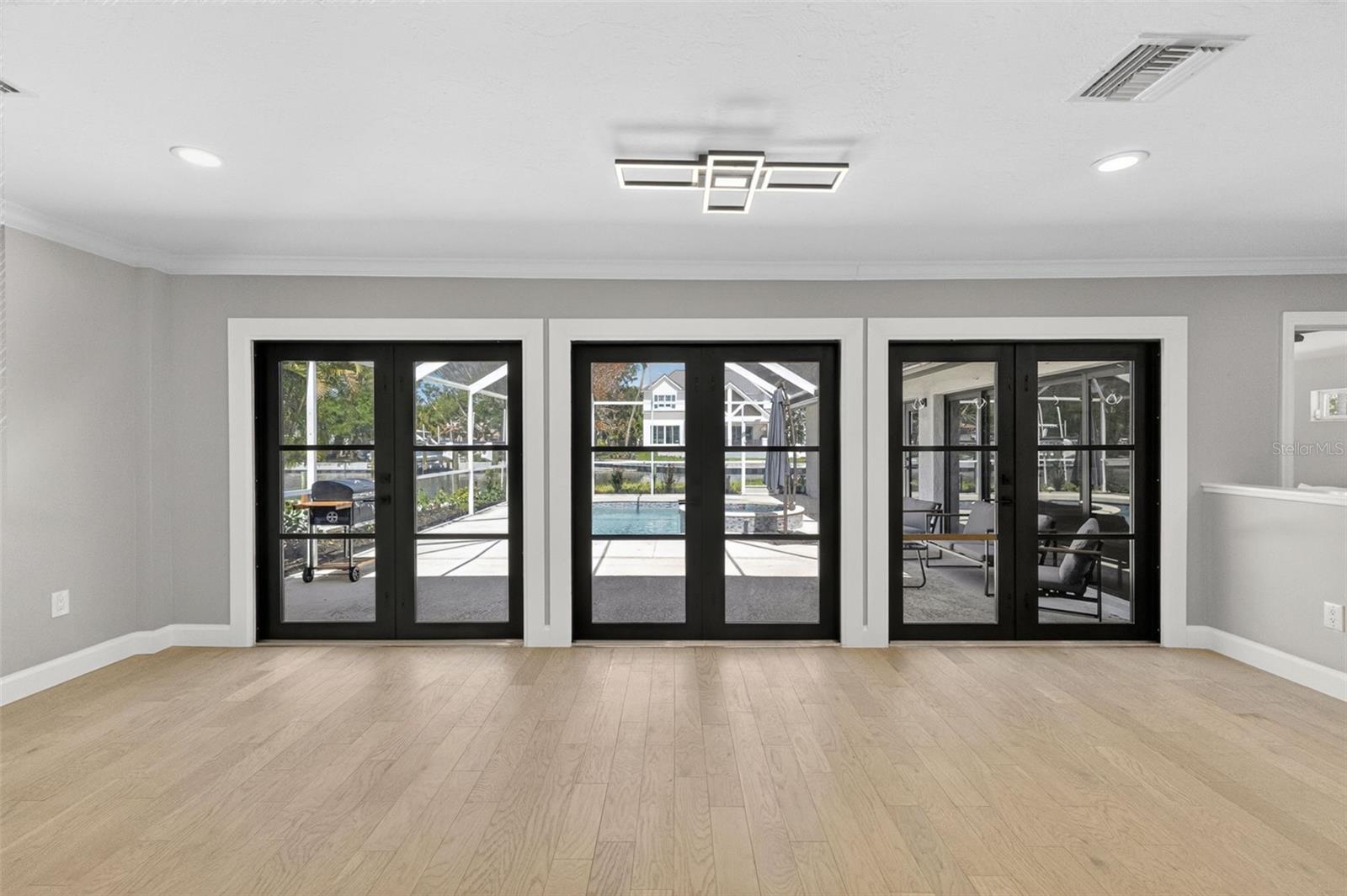SARA SANDS - Residential