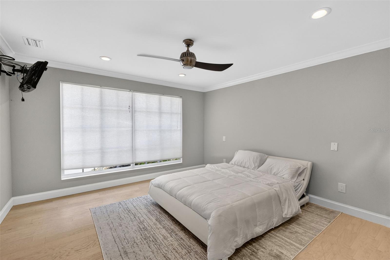 SARA SANDS - Residential