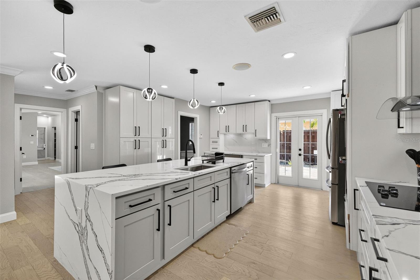 SARA SANDS - Residential