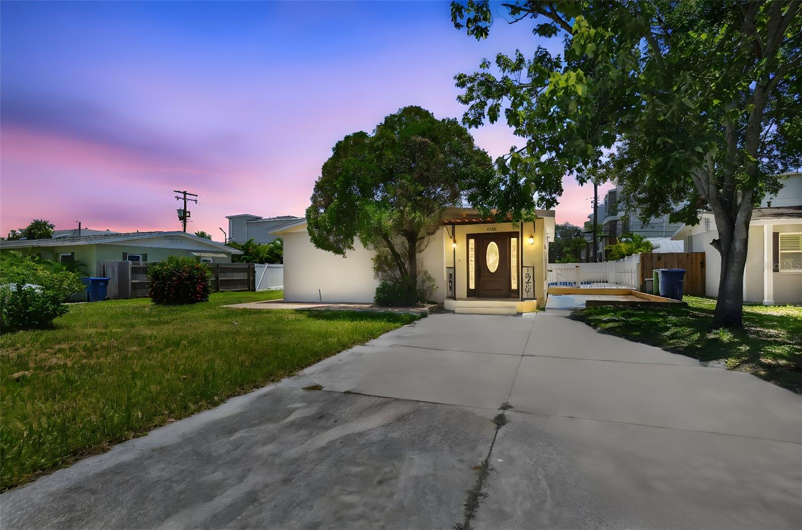 Discover the perfect blend of modern updates and Florida charm in this beautifully renovated home located in the heart of South Tampa. Featuring 3 bedrooms, 3 bathrooms, and a sparkling private pool, this home offers the ideal setting for comfortable living and entertaining. Step inside to find a bright, open floor plan with stylish finishes throughout, including luxury vinyl plank flooring, designer light fixtures, and an updated kitchen with quartz countertops, custom cabinetry, and stainless steel appliances. The spacious primary suite includes a walk-in closet and a newly updated en-suite bathroom. Step outside to your private backyard oasis with a refreshed pool perfect for relaxing year-round.
Located in a highly desirable South Tampa neighborhood, you’re just minutes from Bayshore Boulevard, Hyde Park, top-rated schools, shopping, dining, and downtown Tampa.