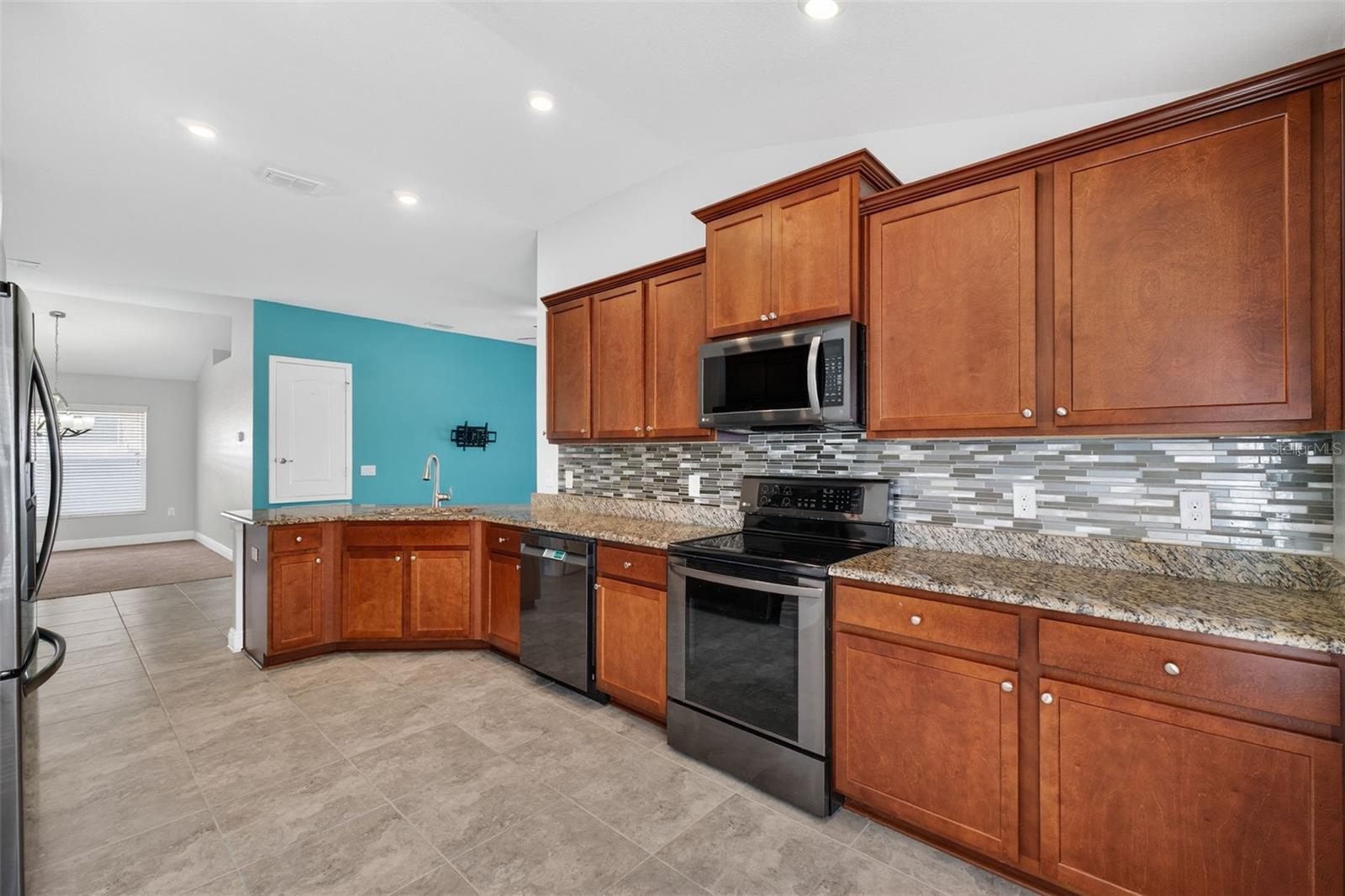 RIDGE/HLND MDWS - Residential