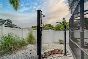 OAKHURST PARK 1ST ADD - Residential Lease