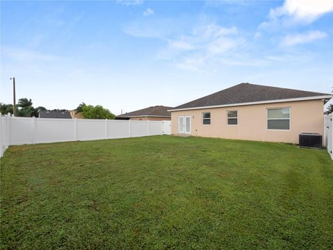 A home in AUBURNDALE