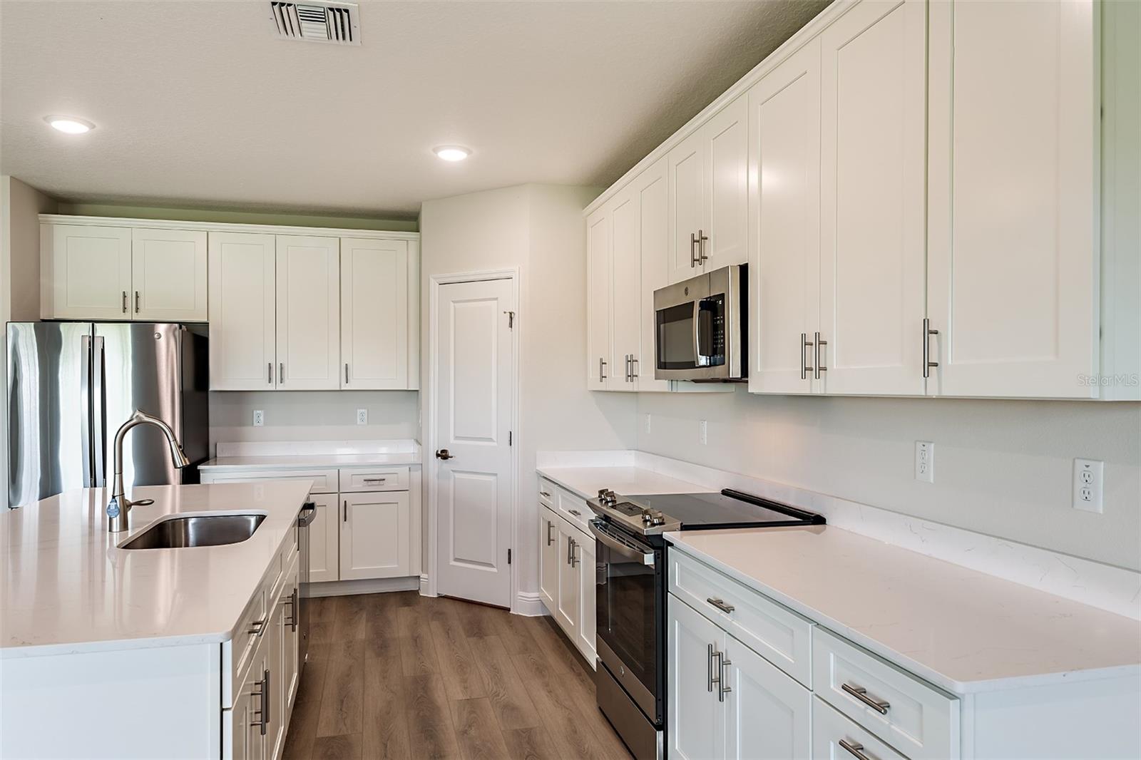 PASADENA LANDING - Residential