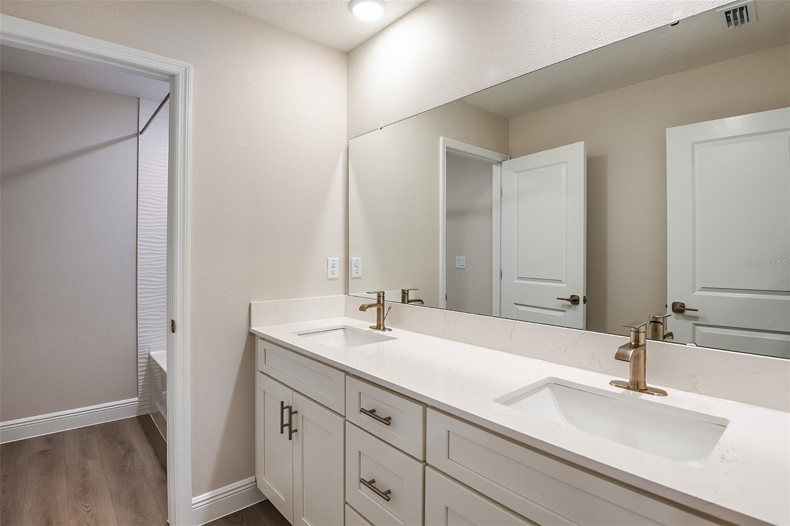 PASADENA LANDING - Residential