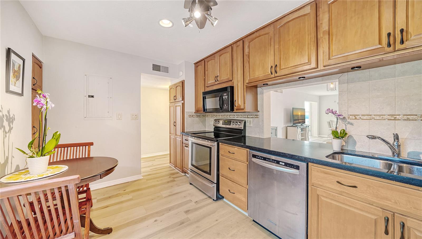 WINDWARD BAY AMD - Residential