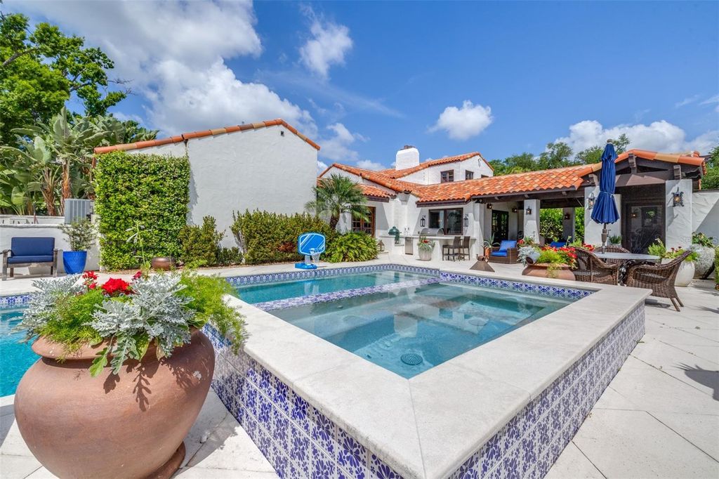 Photo of 61 Ladoga Avenue, Tampa, FL 33606 (MLS # TB8494416)