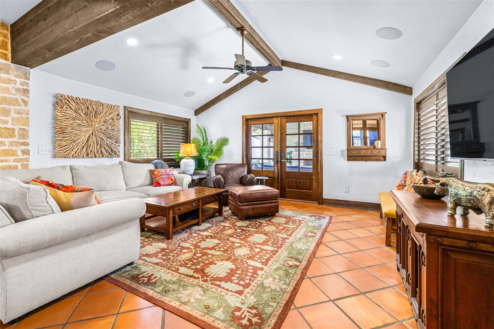 DAVIS ISLANDS PB10 PG52 TO 57 - Residential