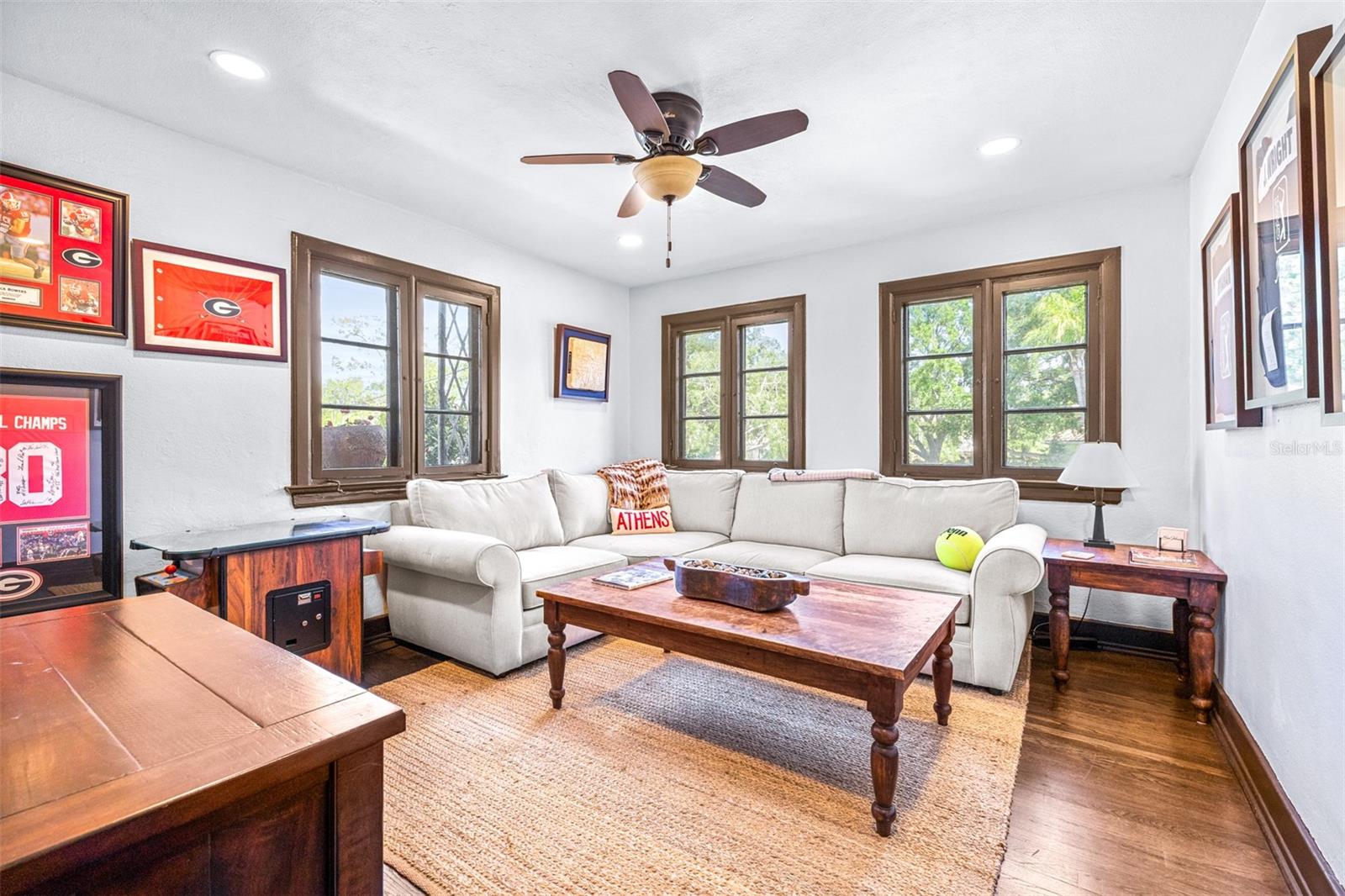 DAVIS ISLANDS PB10 PG52 TO 57 - Residential