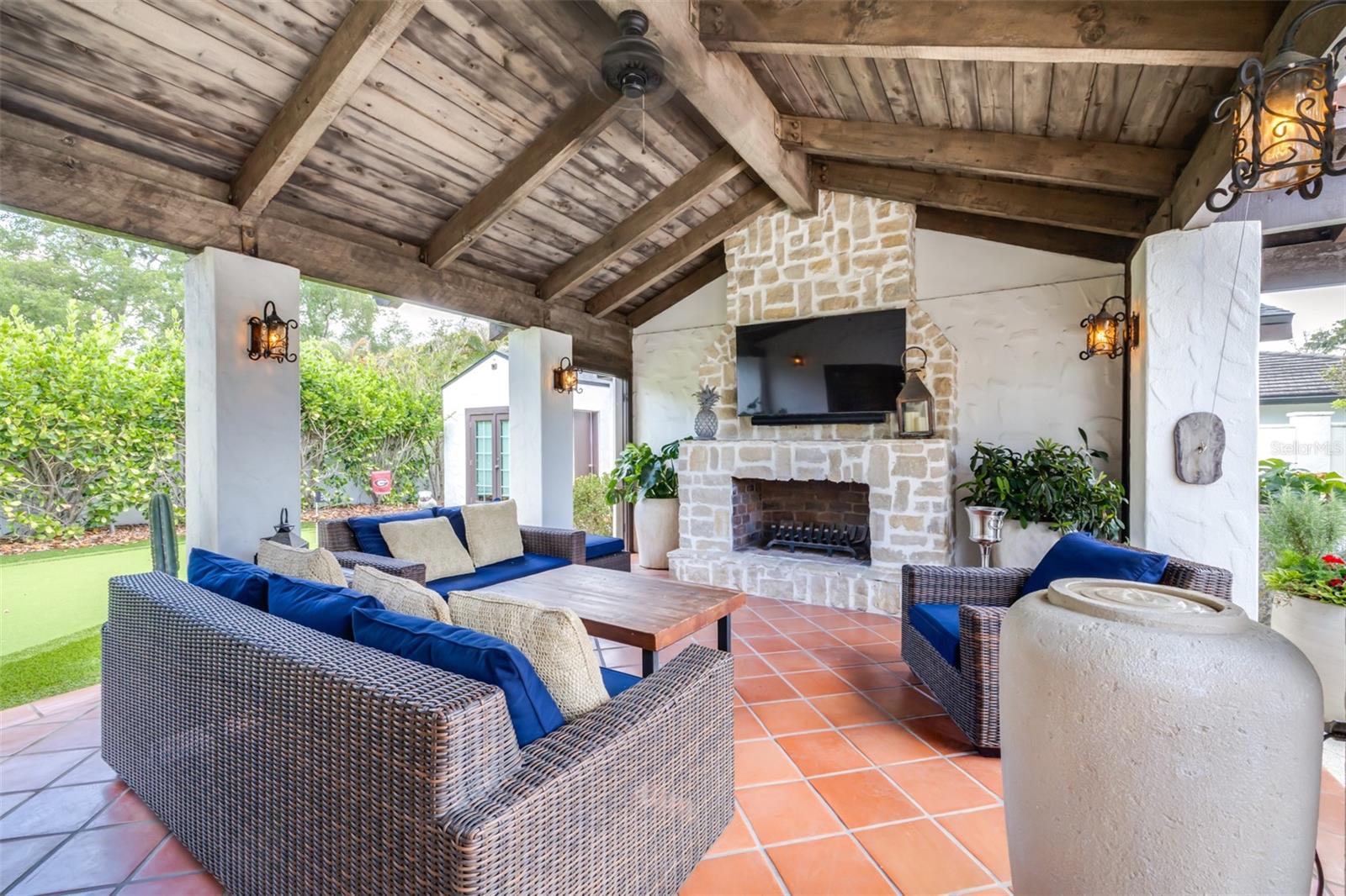 DAVIS ISLANDS PB10 PG52 TO 57 - Residential