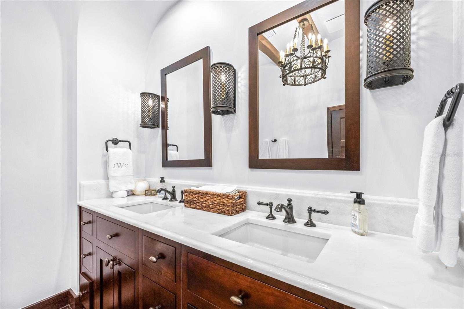 DAVIS ISLANDS PB10 PG52 TO 57 - Residential