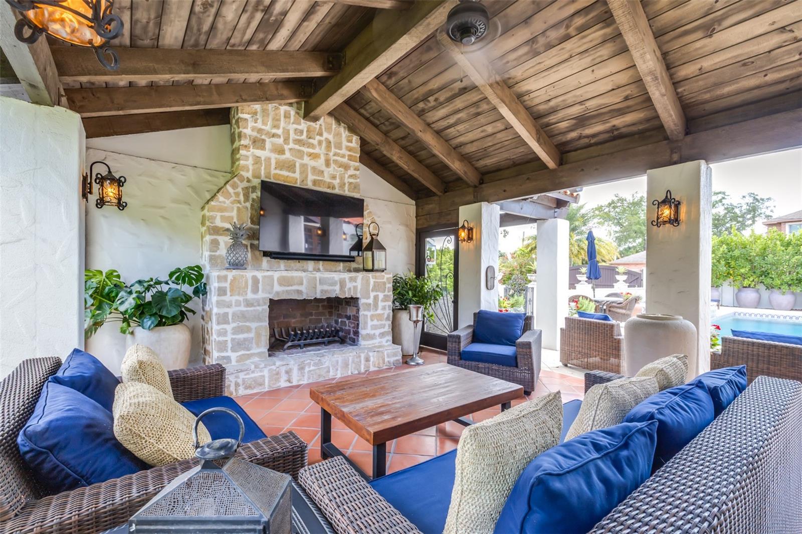 DAVIS ISLANDS PB10 PG52 TO 57 - Residential