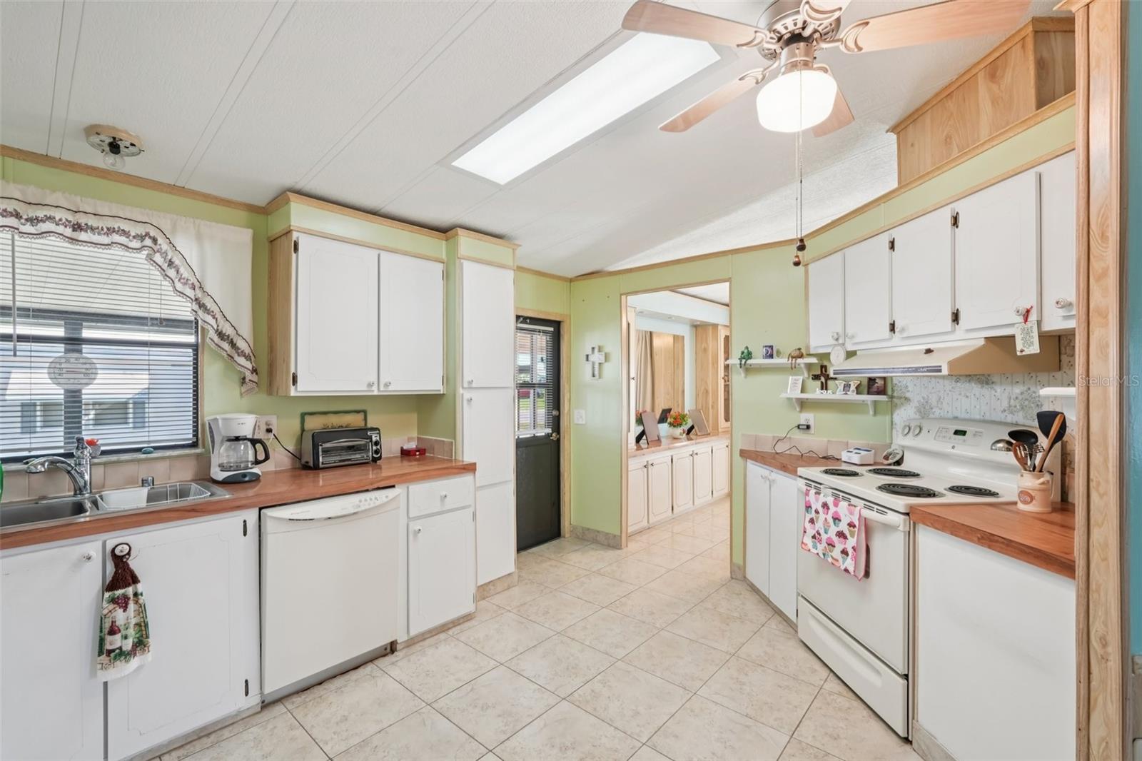 TAVARES LAKE FRANCES ESTATES - Residential