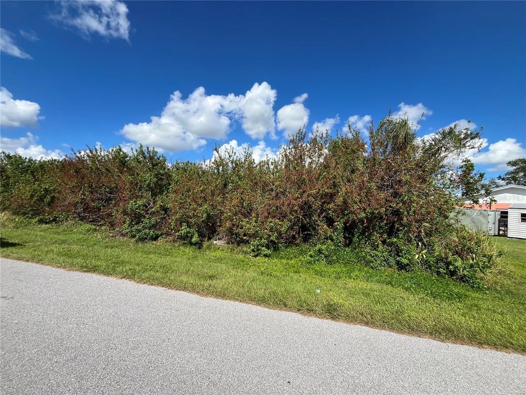 Photo of 520 Fenton Avenue NW, Port Charlotte, FL 33952 (MLS # C7500280)