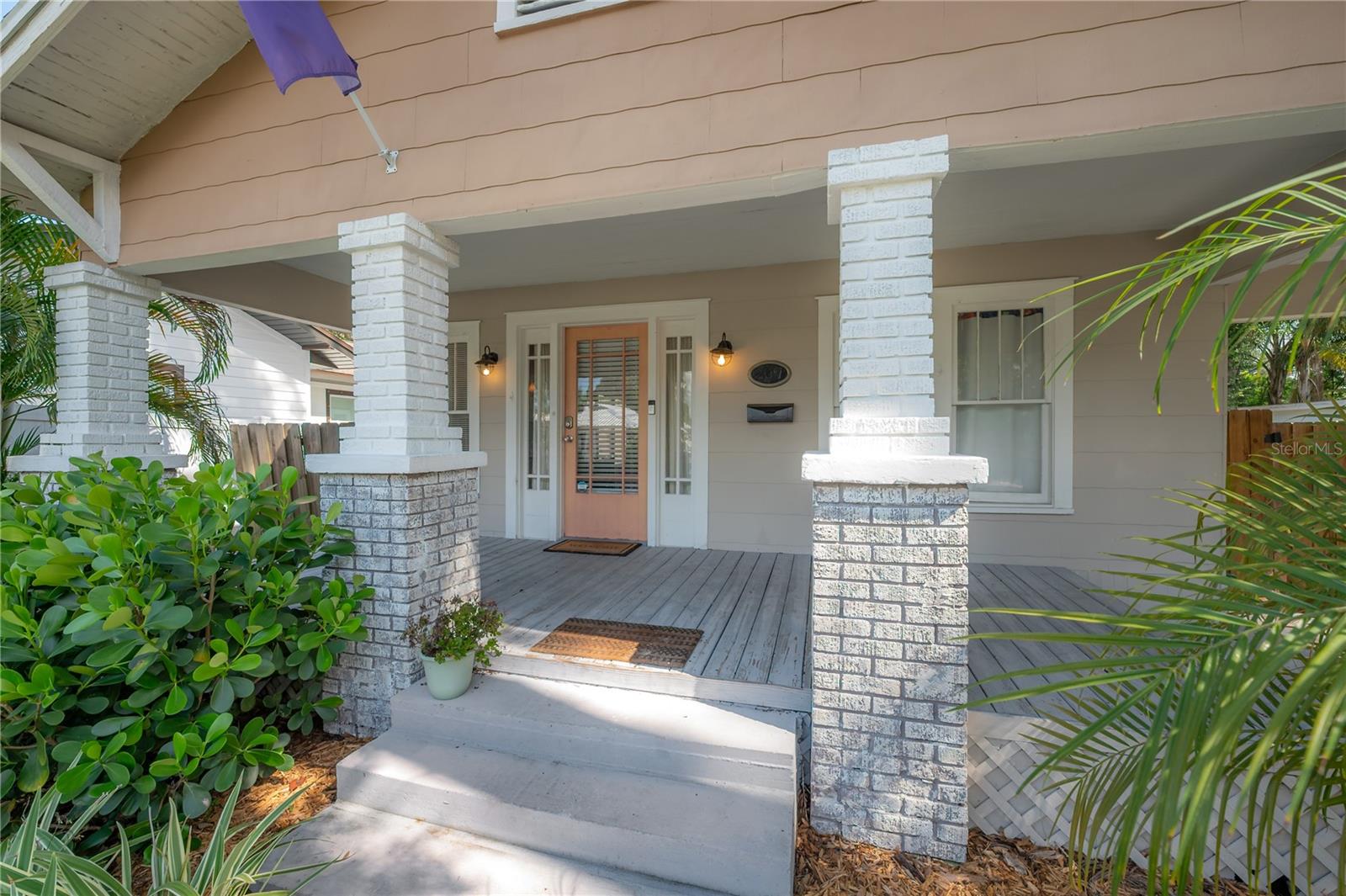 207 W HIAWATHA STREET