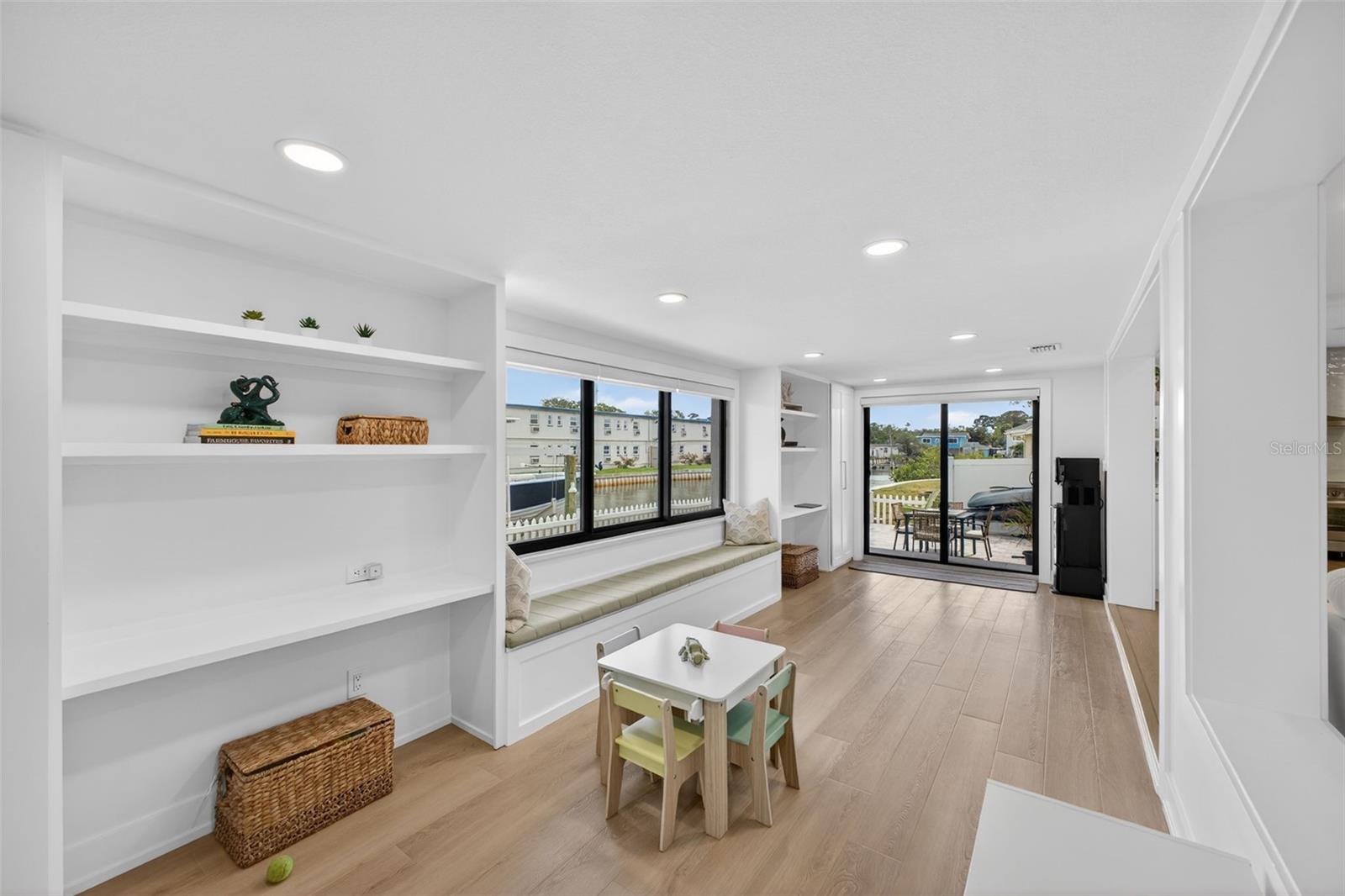 VENETIAN POINT - Residential