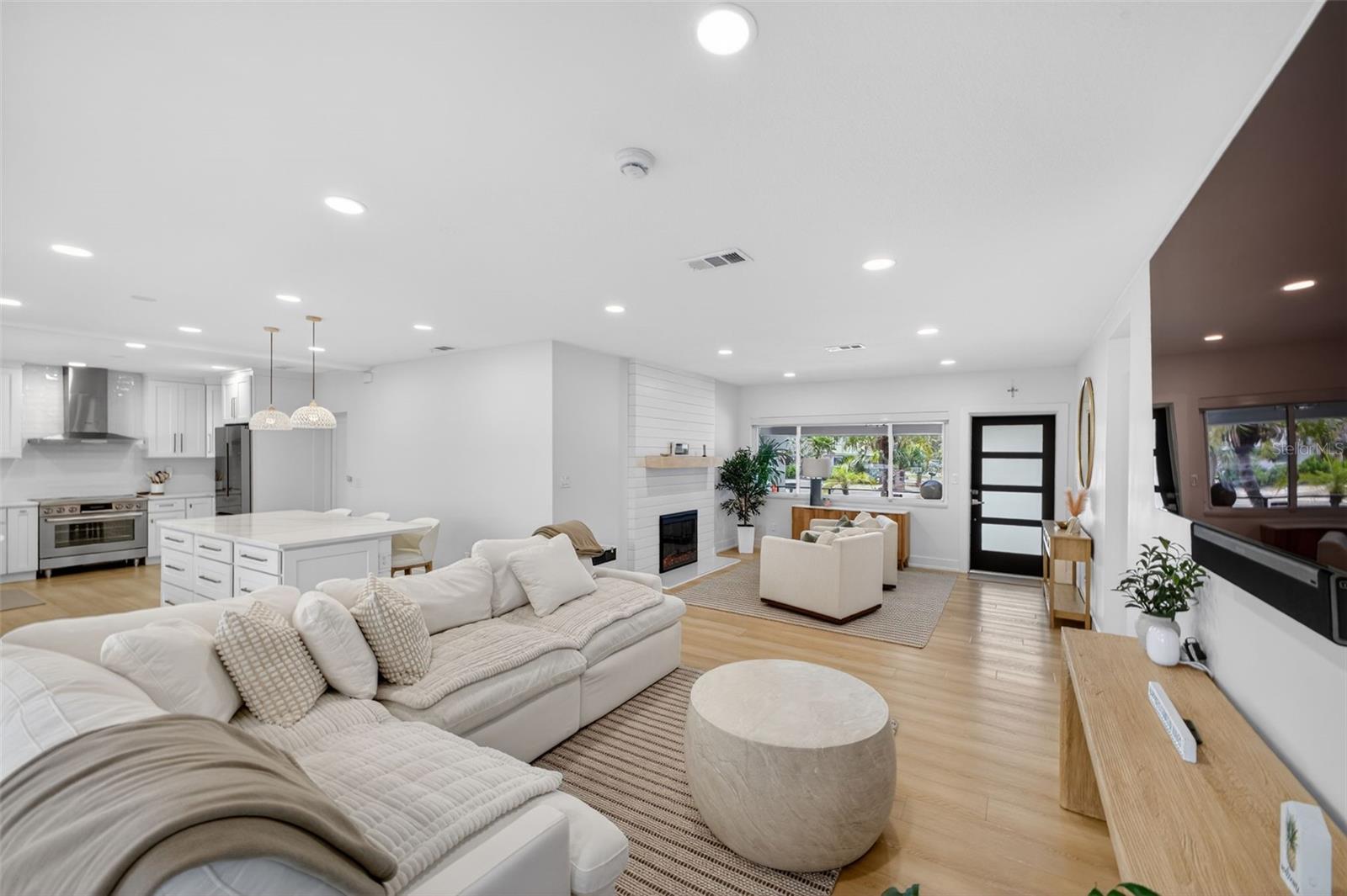 VENETIAN POINT - Residential