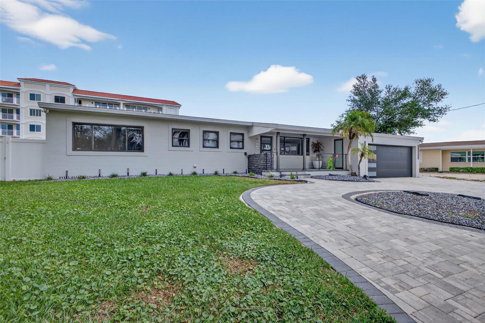 VENETIAN POINT - Residential