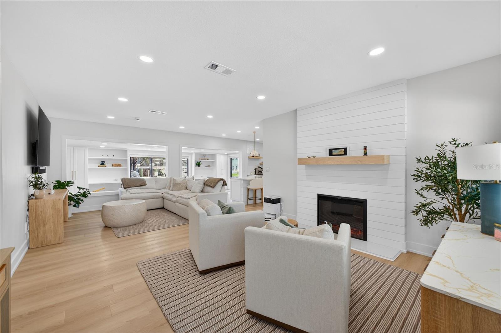 VENETIAN POINT - Residential