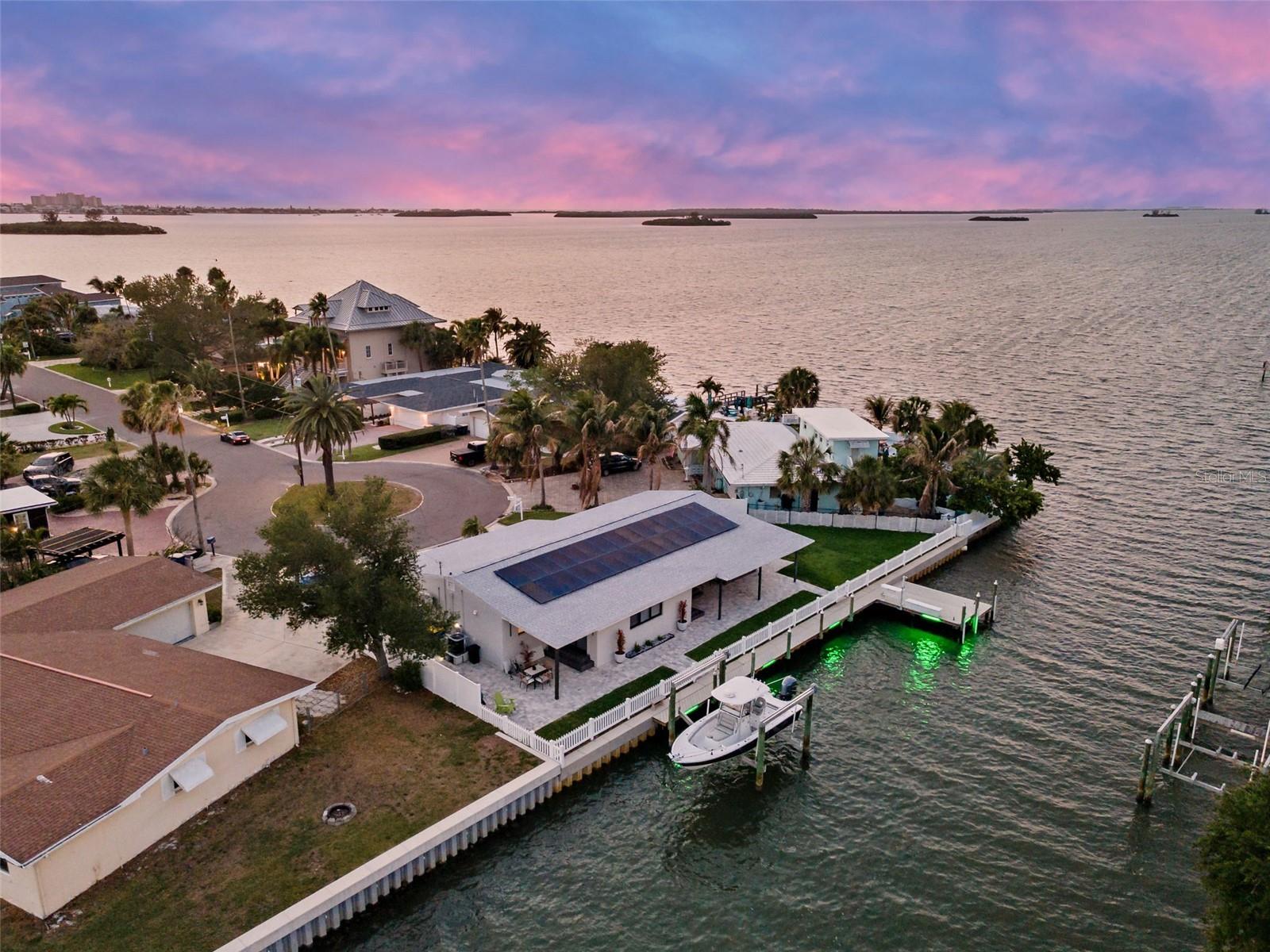 VENETIAN POINT - Residential