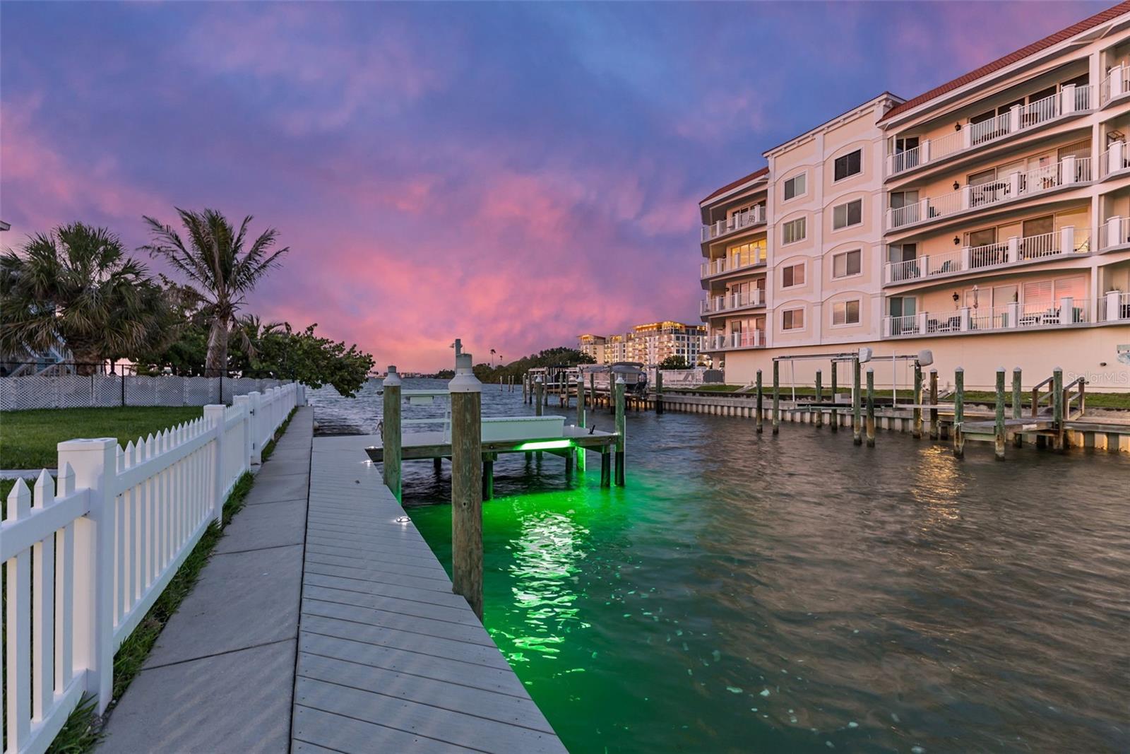 VENETIAN POINT - Residential